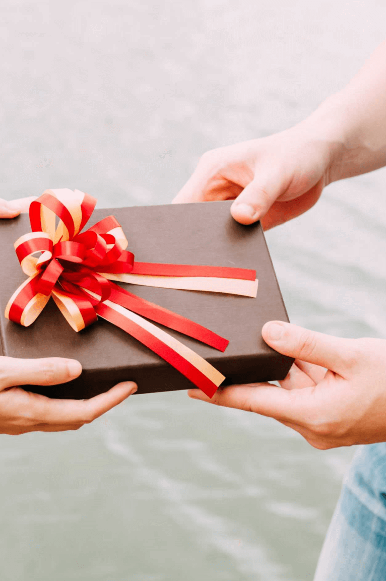 Как делить имущество сожителям и нужно ли возвращать подарки бывшим?