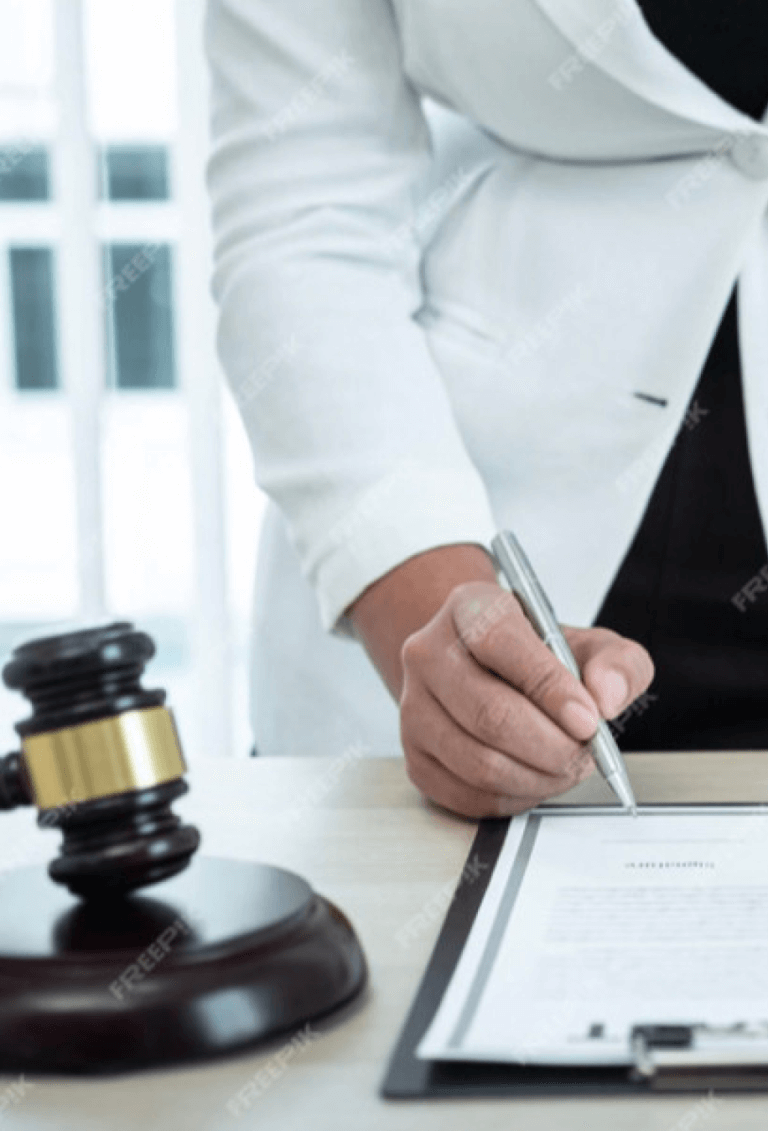 Можно ли взыскать судебные расходы, когда жена — ваш юрист